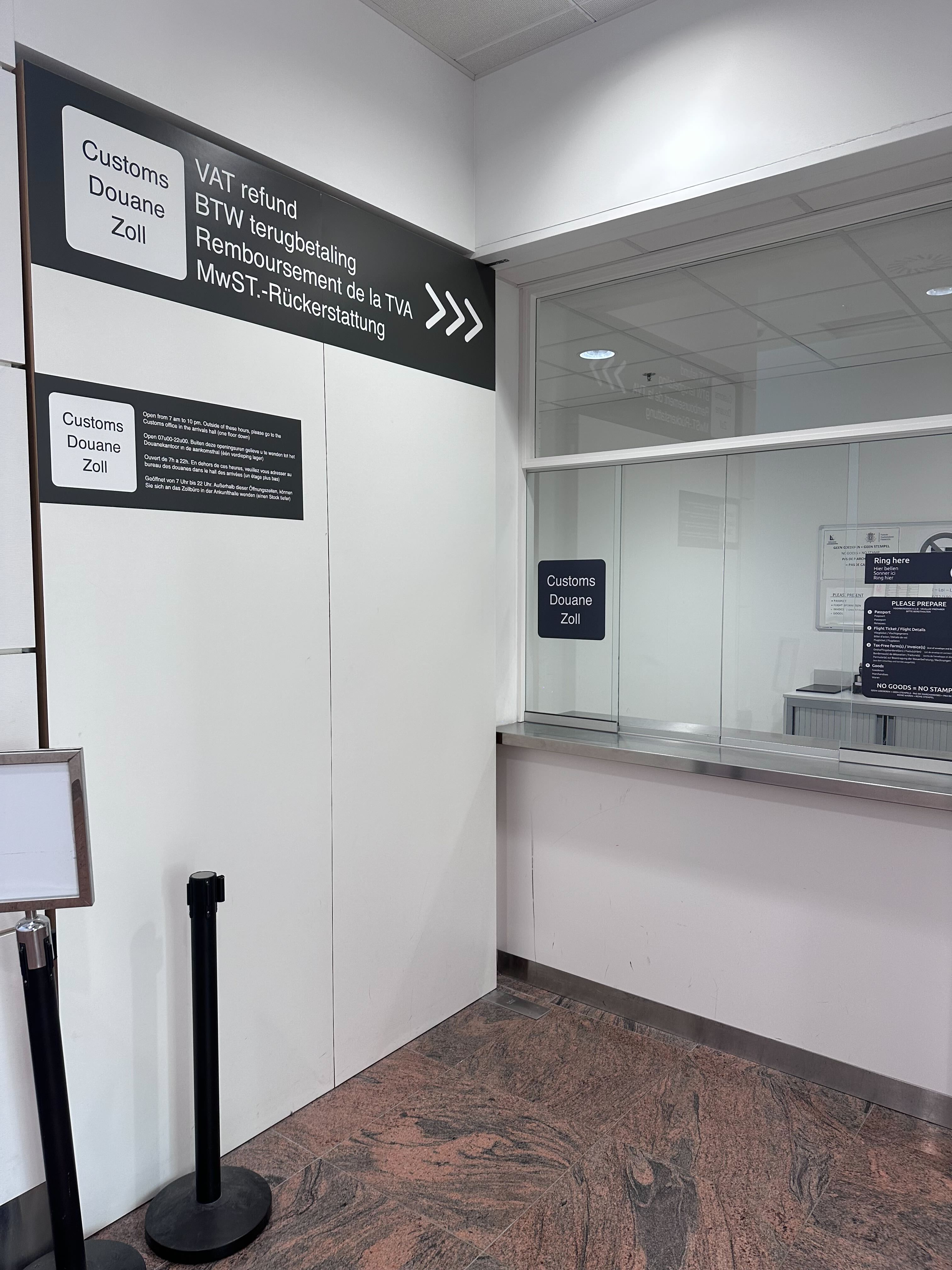 Bureau des douanes du Hall des Arrivées